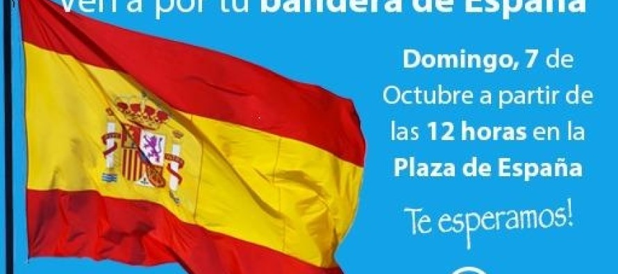 El Partido Popular reparte banderas de España entre sus vecinos